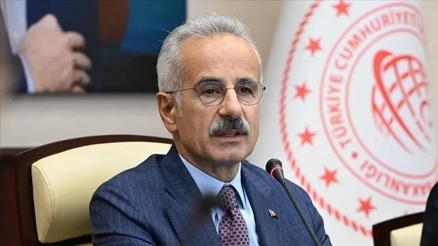 Ulaştırma ve Altyapı Bakanı Abdulkadir Uraloğlu toplantıda konuşurken