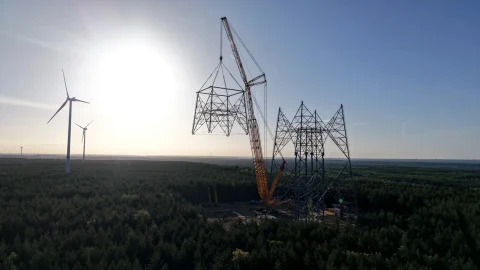 Almanya’da 365 metrelik rüzgar türbini son aşamaya geldi