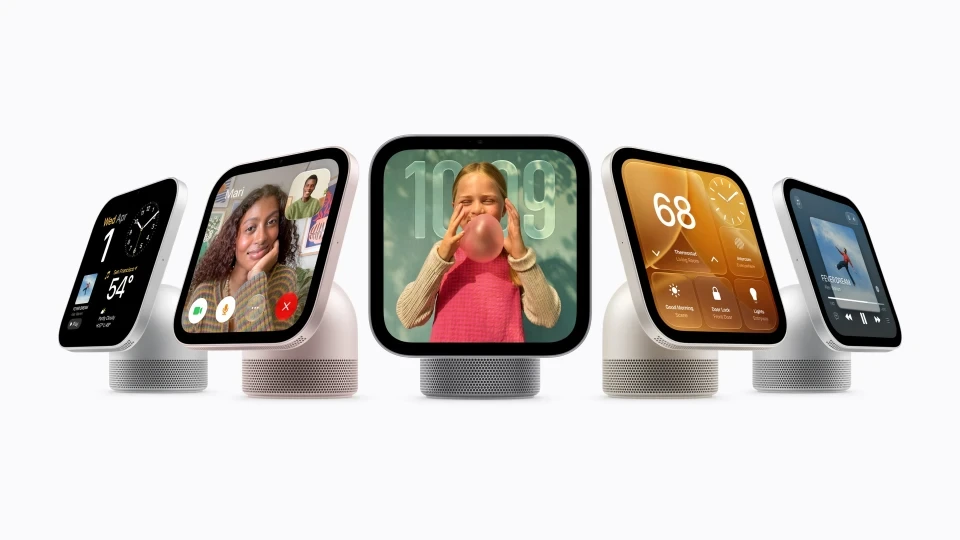 Farklı ekran tasarımlarına sahip Apple HomeView cihazları yan yana gösteriliyor