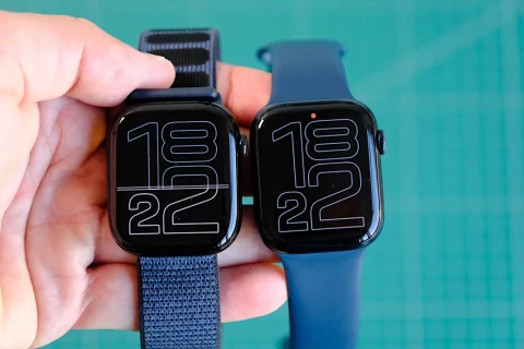 İki Apple Watch yan yana tutuluyor; patent davası Apple Watch’un sağlık özellikleriyle ilgili.