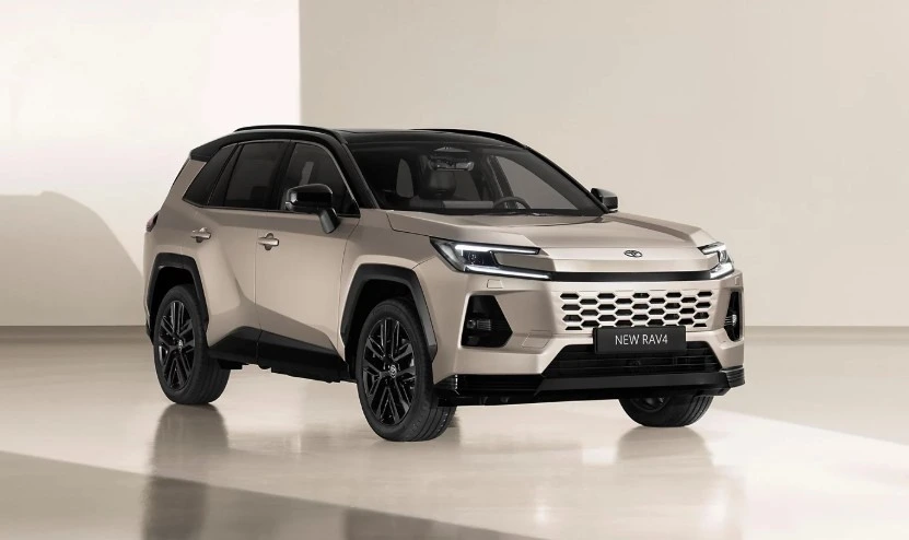 Açık renkli stüdyo ortamında sergilenen bej renkli SUV