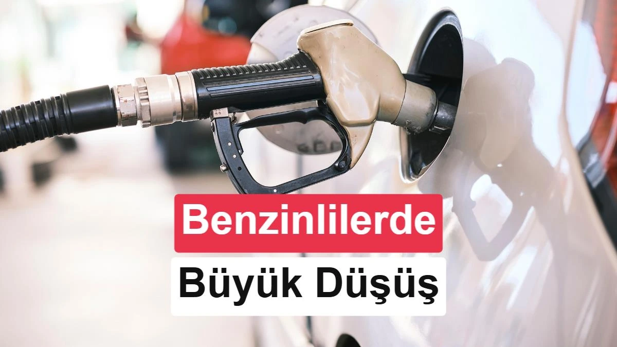 Benzin istasyonunda bir otomobilin yakıt deposuna pompa takılıyor; kapak görselinde benzinli araçlardaki büyük düşüş vurgulanıyor