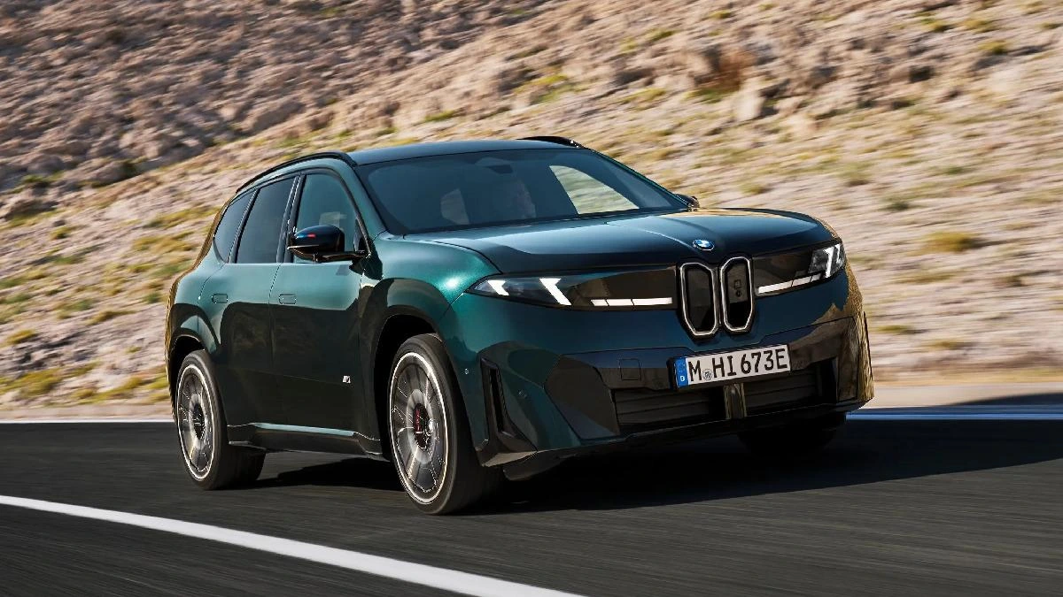 BMW iX3 M60 xDrive’ın önden görünümü