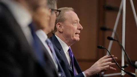 Microsoft Başkanı Brad Smith’den Yapay Zekâ İçin Küresel Denetim Çağrısı