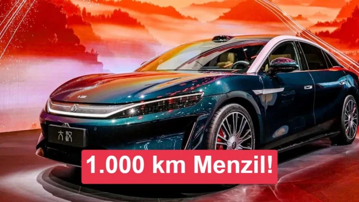 BYD Great Han elektrikli sedanın önden ve yandan görünümü