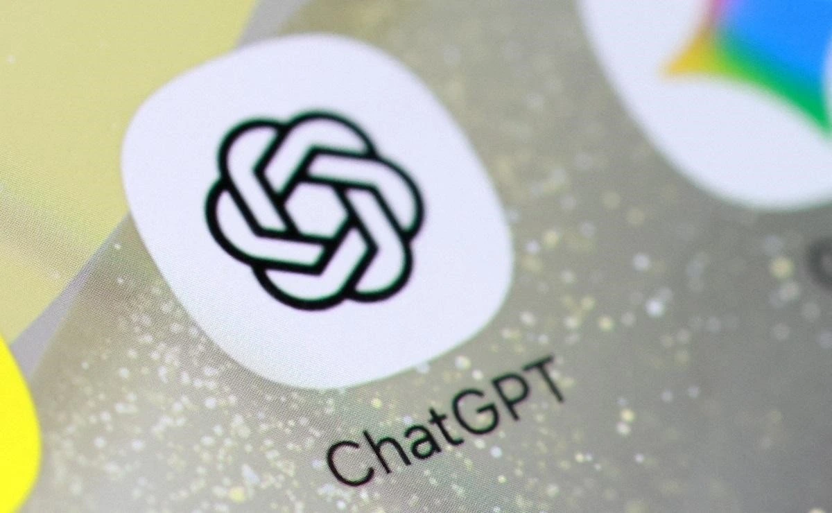 ChatGPT logosu ve adı bir ekranda