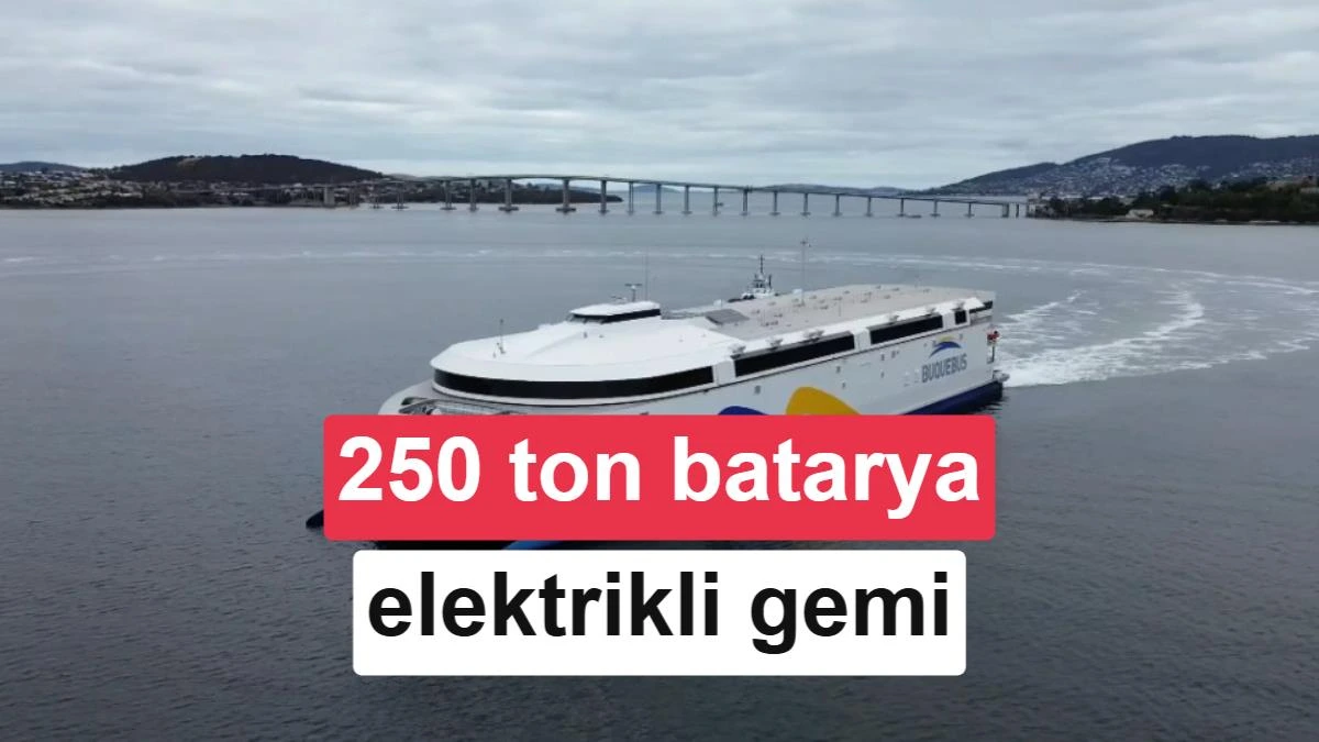 China Zorrilla elektrikli feribotu denizde ilerlerken
