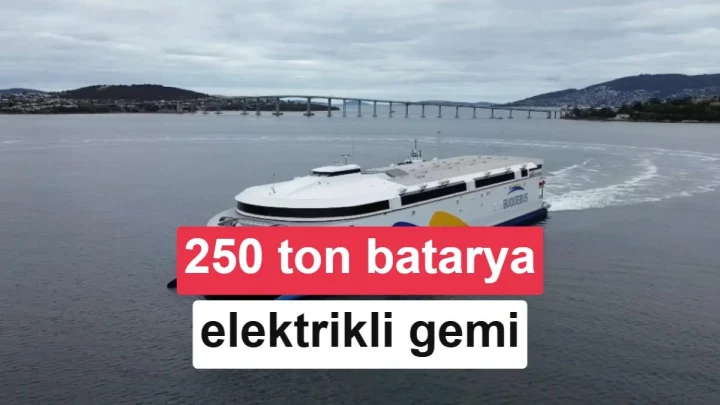 China Zorrilla elektrikli feribotu denizde ilerlerken