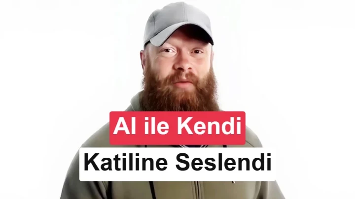 Christopher Pelkey’nin yapay zekâyla oluşturulan görüntüsünü gösteren ekranın yanında duran kadın