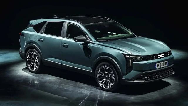 Dacia Striker’ın önden ve yandan görünen dış tasarımı