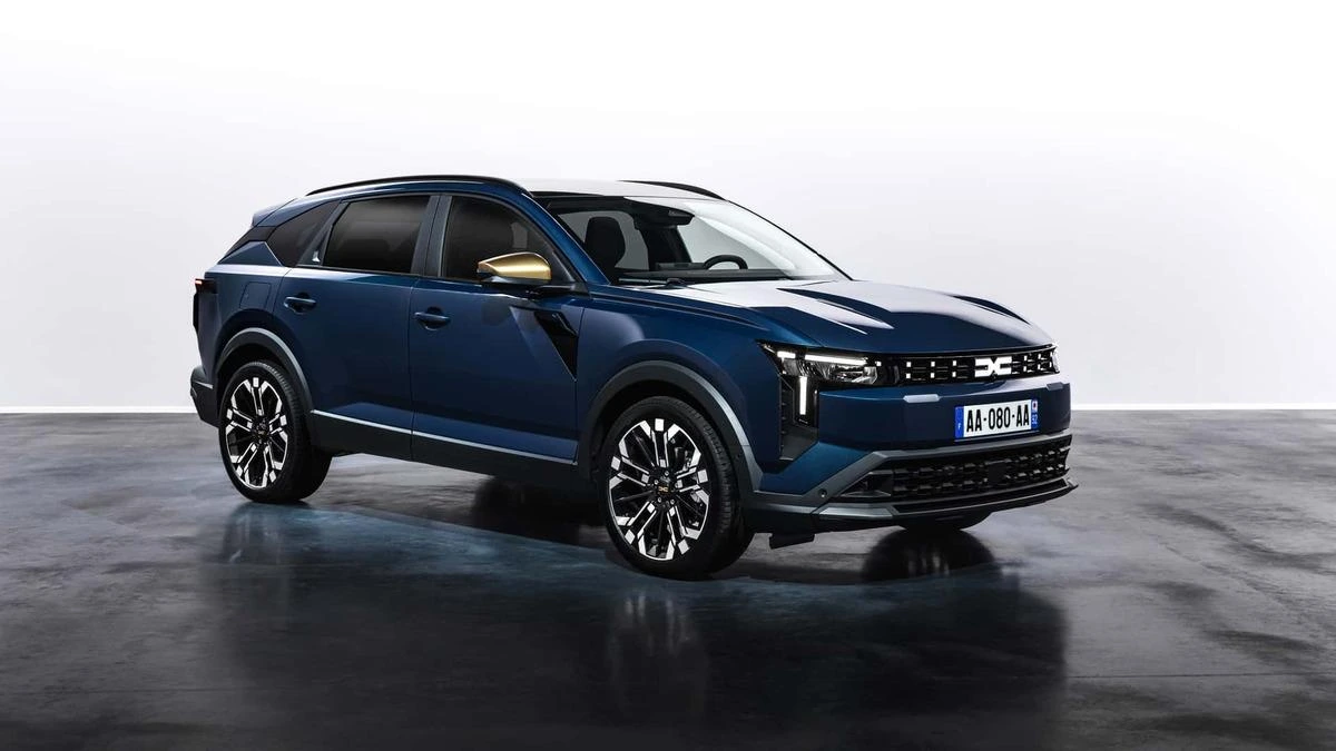 Dacia Striker’ın mavi gövde rengiyle önden ve yandan görünümü