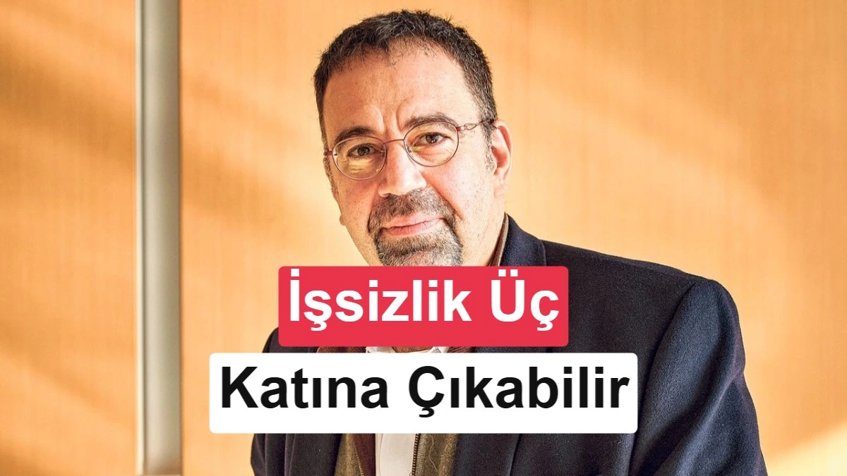 Daron Acemoğlu sahnede konuşma yaparken