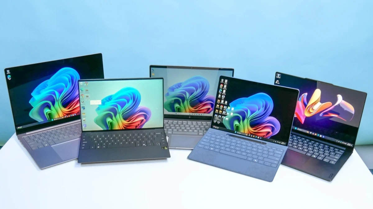 Yan yana sergilenen farklı laptop modelleri