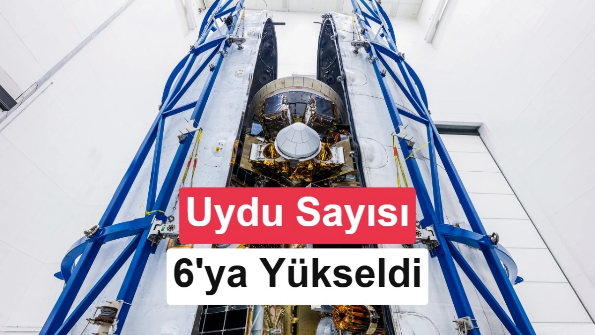 Uzayda bir uyduya ait donanımlar ve yapıların görüldüğü görüntü
