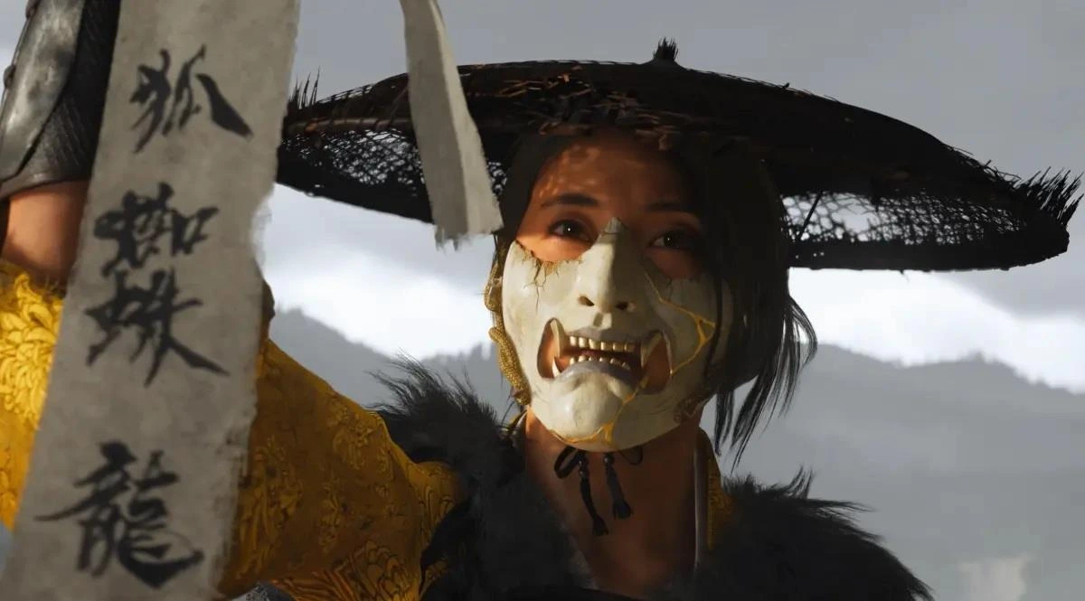 Ghost of Yōtei’de yüz maskesi takan karakterin yakın plan görüntüsü