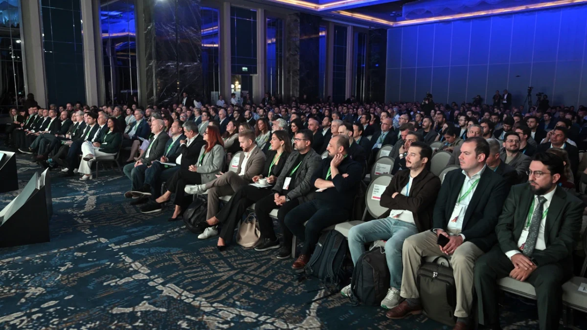 Google Cloud Day Türkiye etkinliğinde konferans salonunda oturan katılımcılar
