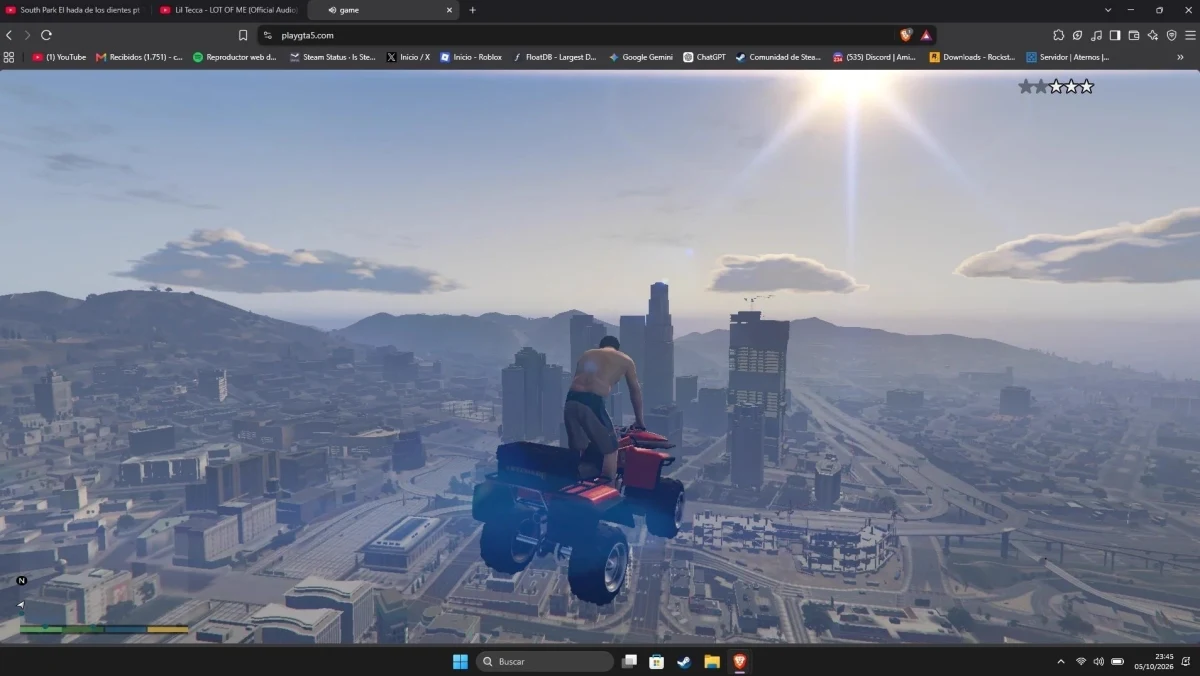 GTA 5’in tarayıcıda açık olduğu ekranda şehir manzarası ve oyun karakteri görülüyor