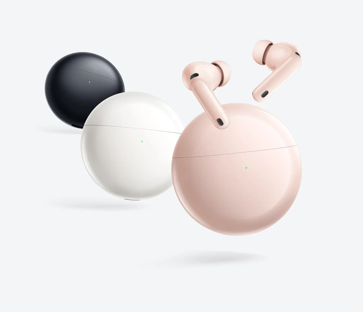 Pembe, beyaz ve siyah HUAWEI FreeBuds 7i kulaklık ve şarj kutuları