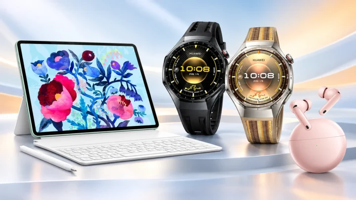 Huawei tablet, iki akıllı saat ve pembe kablosuz kulaklıkların yer aldığı ürün görseli