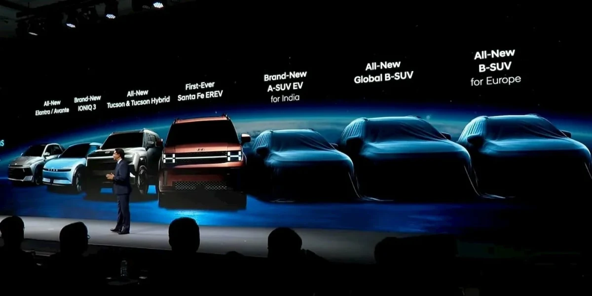 Hyundai’nin yeni model planlarını gösteren etkinlik sahnesinde farklı araç siluetleri