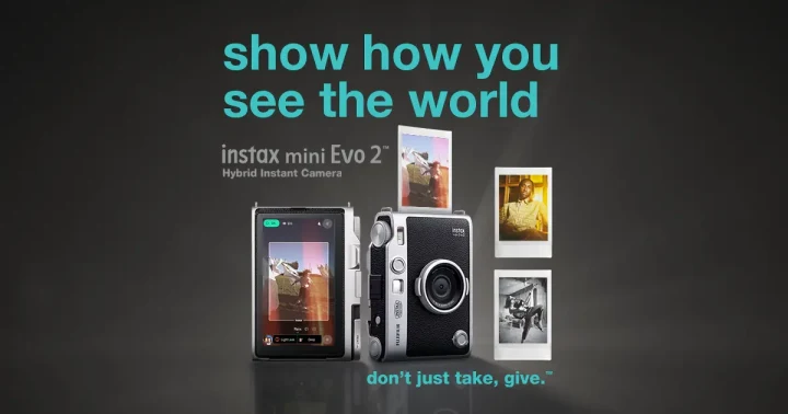 Fujifilm Instax Mini Evo 2 hibrit anlık fotoğraf makinesi ve basılı fotoğraf örnekleri