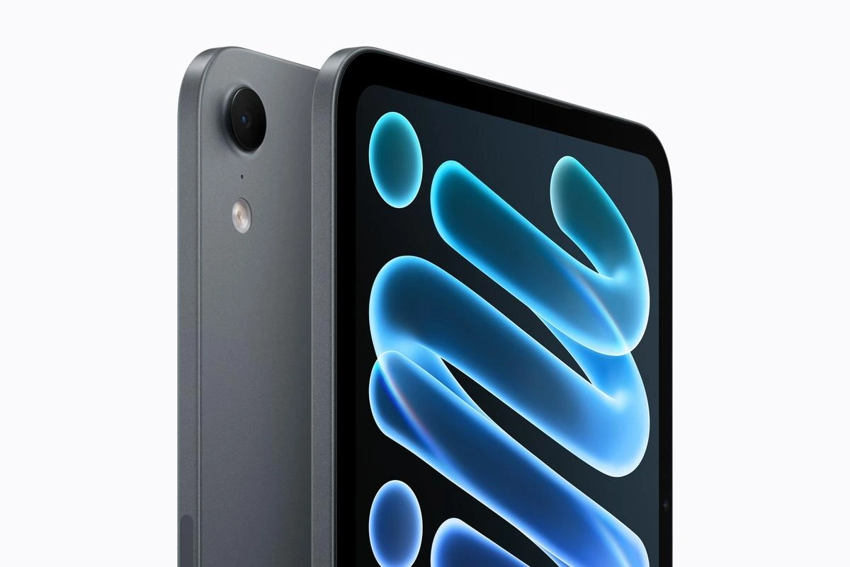 Ön ve arka yüzü görünen koyu renkli iPad mini 8