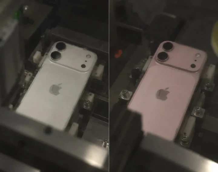 Gümüş ve pembe renkli olduğu görülen iki iPhone benzeri cihazın arka yüzü ve yatay kamera modülü