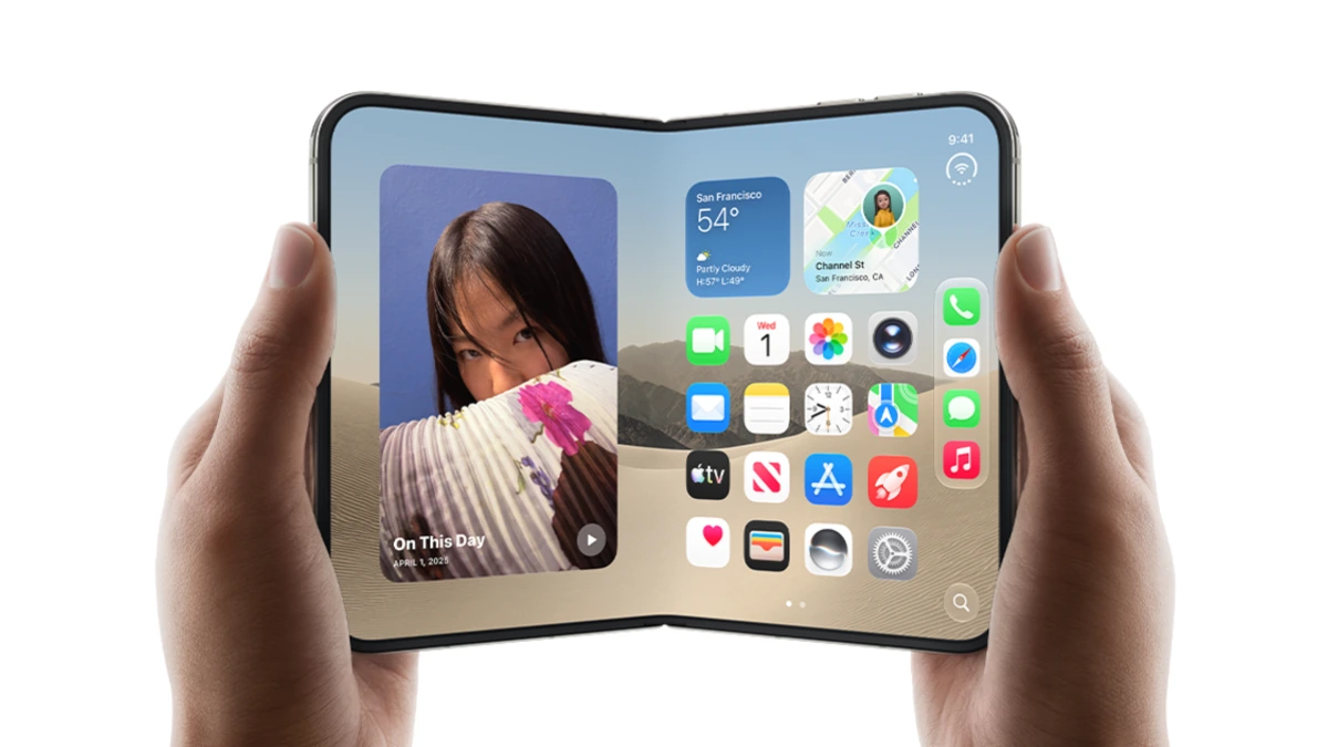 İki elle tutulan açık iPhone Duo’nun geniş iç ekranı