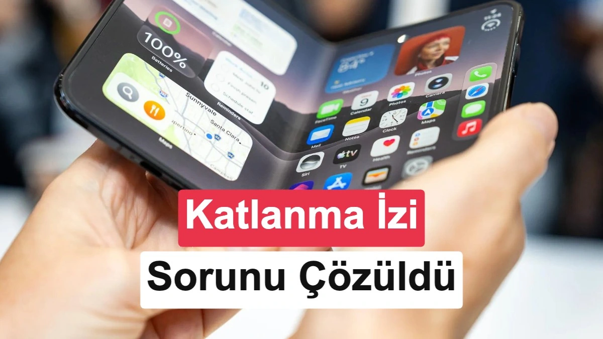 Ellerin tuttuğu, açık durumdaki katlanabilir telefon