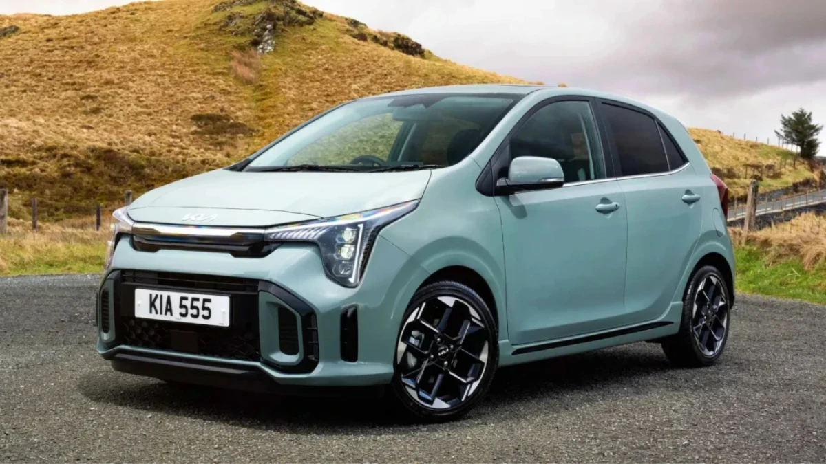 Açık mavi Kia Picanto otomobil
