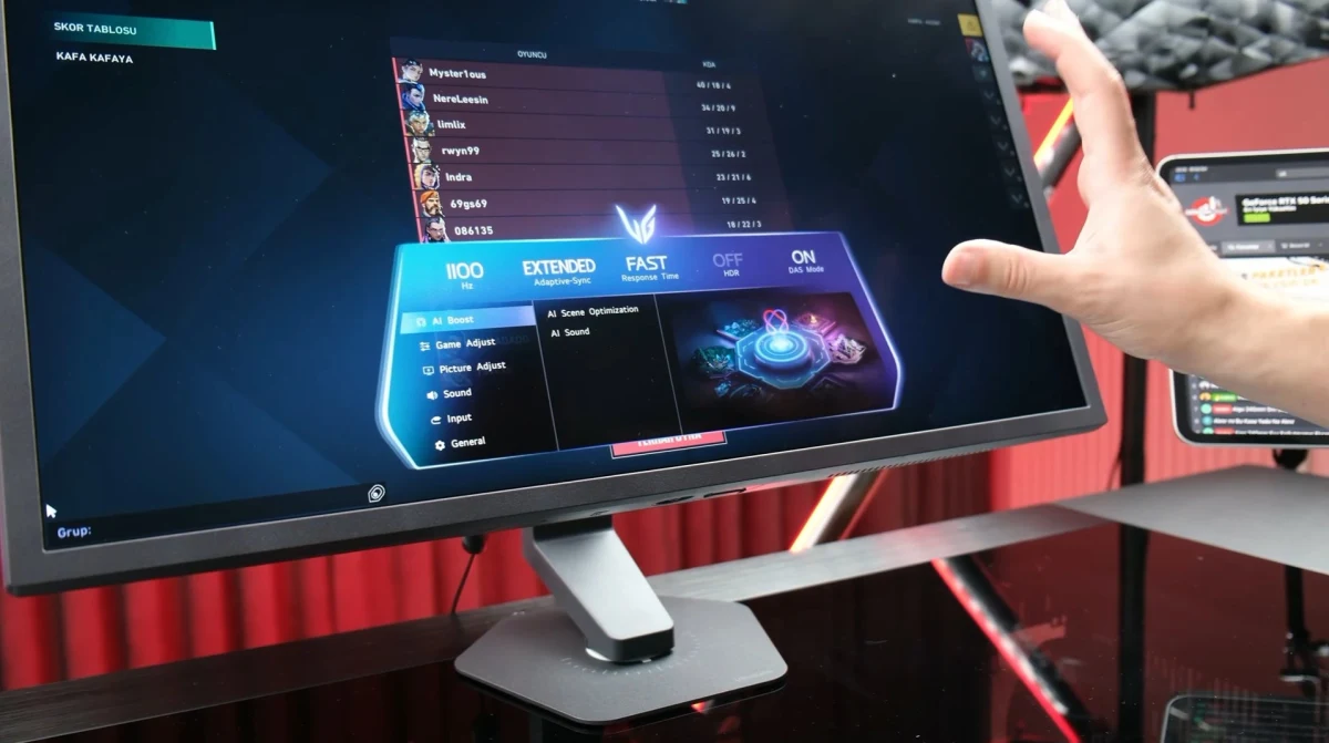 Monitörün ekrandaki oyun menüsünde görüntü ayarları ve FAST seçeneği açık.