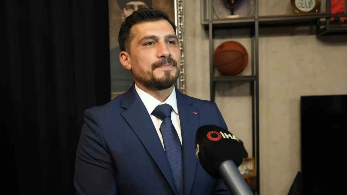 Balistik okul çantası projesinde yer alan Mehmet Evci röportaj verirken