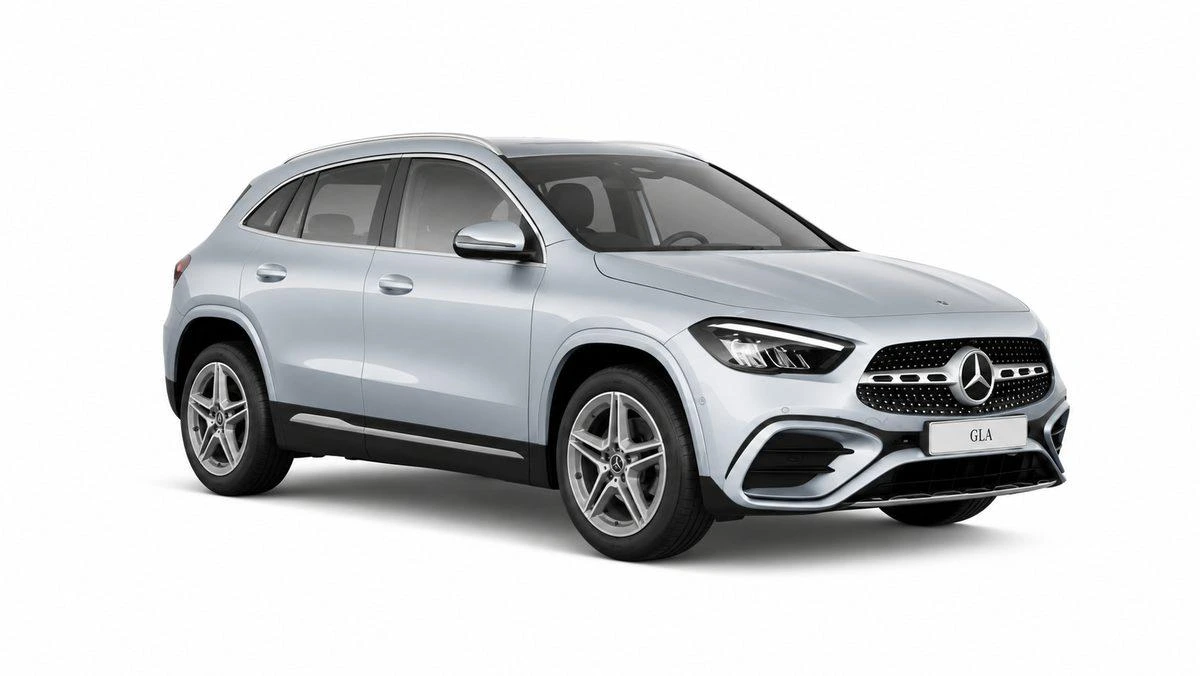 Gümüş renkli Mercedes-Benz GLA SUV
