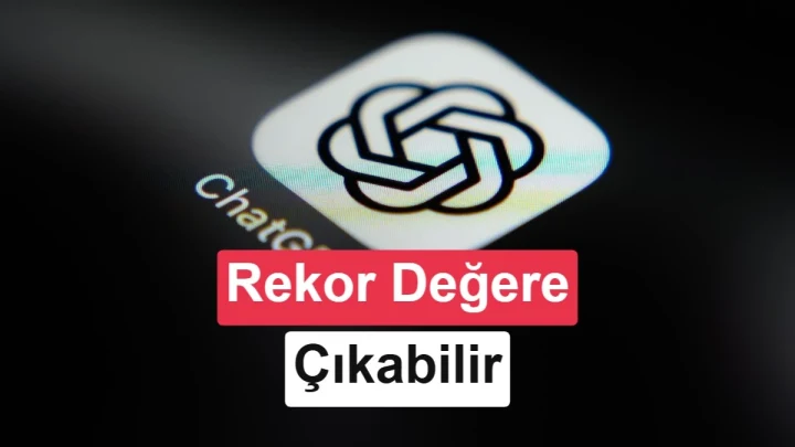 Sam Altman, arka planda OpenAI yazısı bulunan bir ekranın önünde