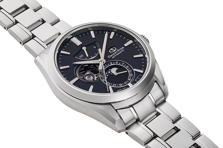 Siyah kadranlı ve çelik bilezikli Orient Star Moon Phase erkek kol saati