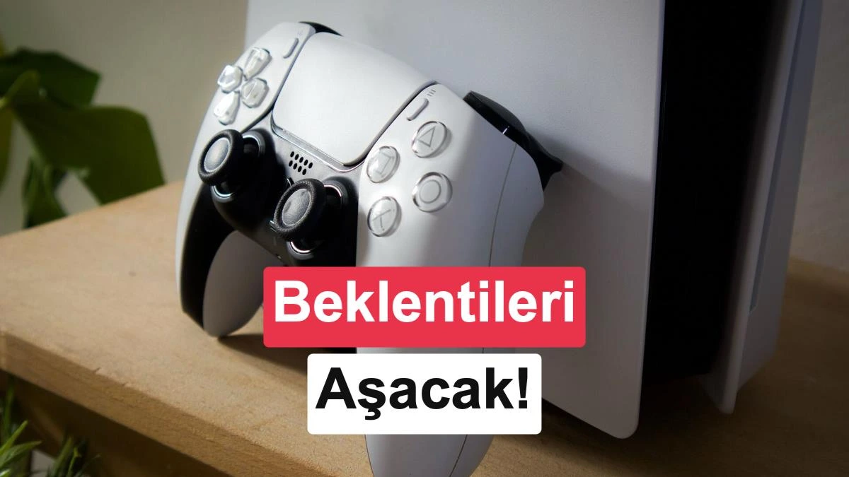 PlayStation 6’nın RAM ve NAND maliyetine ilişkin haber görselinde PlayStation konsolu ve kontrolcüleri