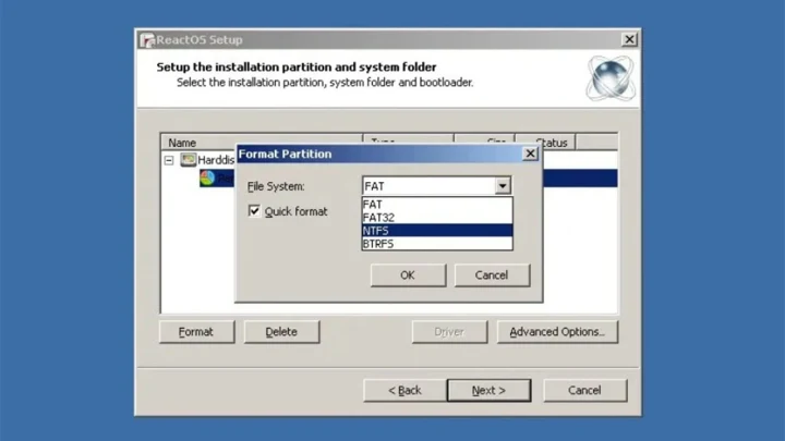 ReactOS kurulum ekranında bölüm biçimlendirme penceresi ve FAT, FAT32, NTFS seçenekleri