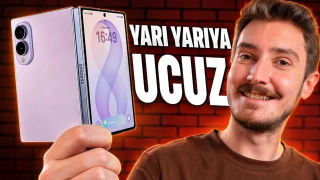 Samsung Galaxy Z Fold 8 incelemesine ait kapak görseli; katlanabilir telefon ve sunucu yer alıyor.