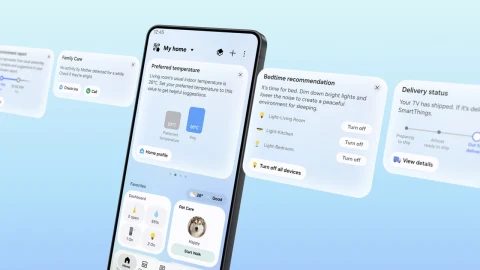 SmartThings uygulamasının kişiselleştirilmiş kart ve öneriler içeren ana ekranını gösteren telefon arayüzü