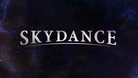 Karanlık yıldızlı bir arka plan üzerinde Skydance yazısı
