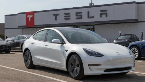 SpaceX ile Tesla birleşme olasılığını görüşüyor