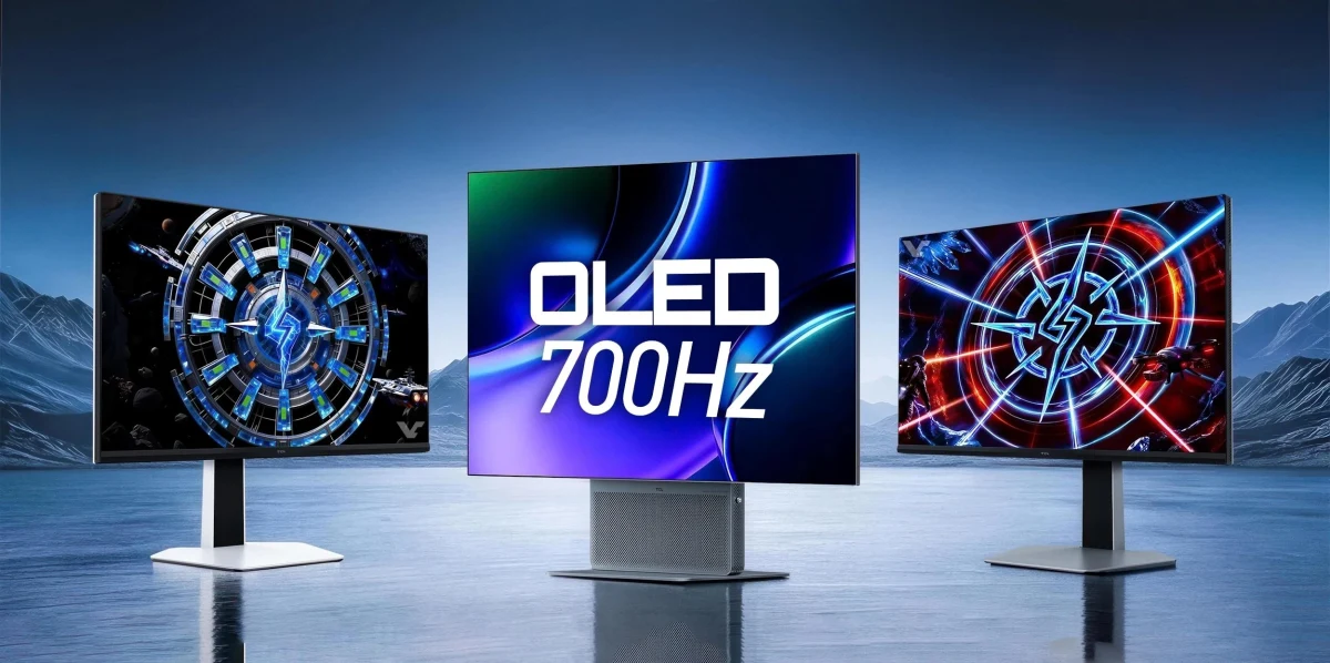 Ortadaki monitörde OLED 700Hz yazısı, iki yandaki monitörlerde renkli grafikler