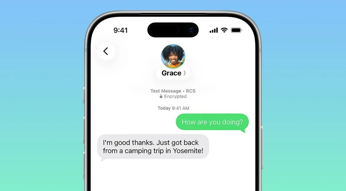 iPhone ekranında şifreli RCS konuşması örneği