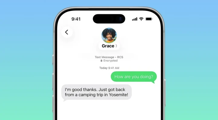 iPhone ekranında şifreli RCS konuşması örneği