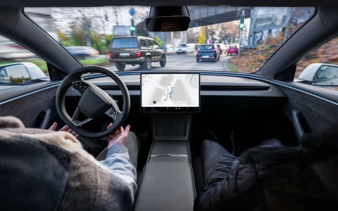 Tesla Avrupa’da Full Self-Driving Adını Assisted Driving Olarak Değiştirdi