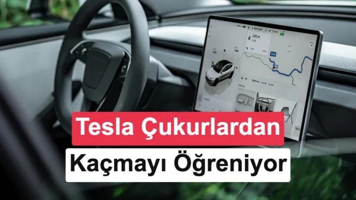 Tesla aracının içindeki direksiyon ve sürüş ekranı