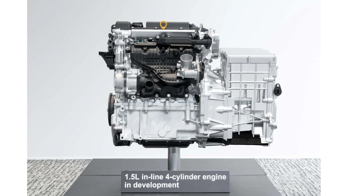 Geliştirme aşamasındaki Toyota 1,5 litrelik dört silindirli motorun sergilenen görünümü