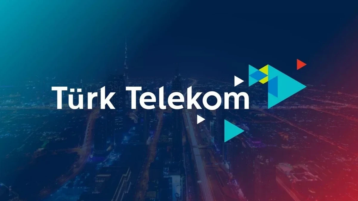 Türk Telekom logosu, şehir görüntüsü üzerine yerleştirilmiş