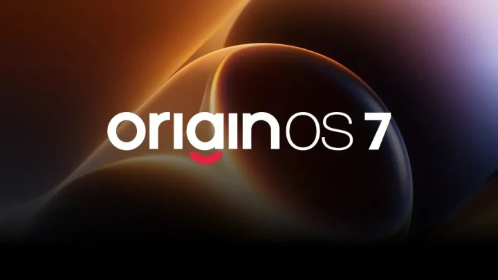 OriginOS 7 logosu, koyu renkli ve ışık yansımaları bulunan arka plan üzerinde