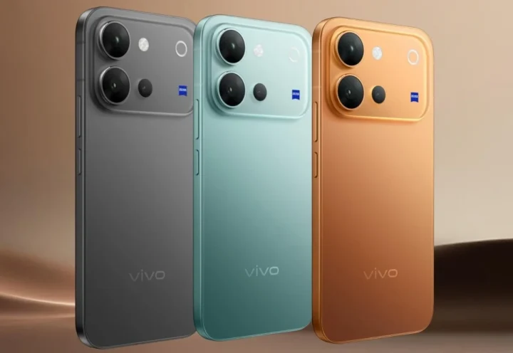 Vivo V80 telefonun siyah, açık mavi ve turuncu renk seçenekleri